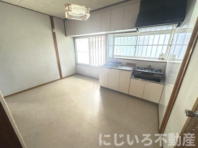 津乃峰町戎山125-82借家（成松邸）の居間・リビング