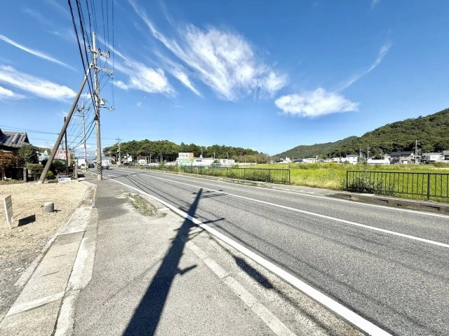 野洲市三上　売土地の前面道路含む現地写真