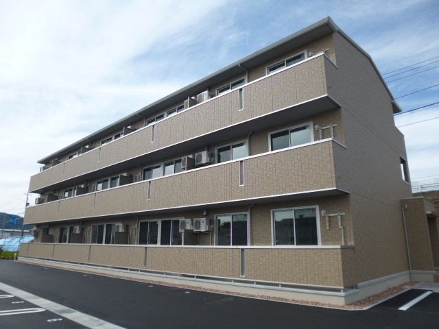 総社市門田のアパートの外観