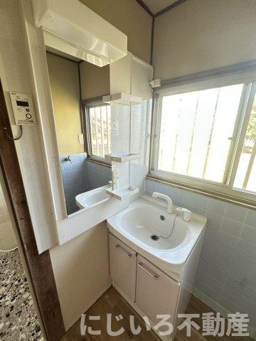 津乃峰町戎山125-56借家（成松邸）の洗面所