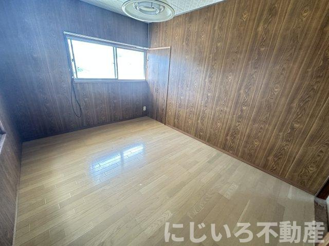 津乃峰町戎山125-56借家（成松邸）の居間・リビング