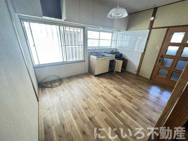 津乃峰町戎山125-56借家（成松邸）の居間・リビング