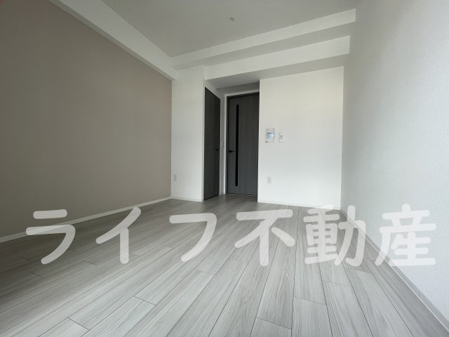 レジュールアッシュOSAKA新深江の内装|ゆったりとしたリビングです