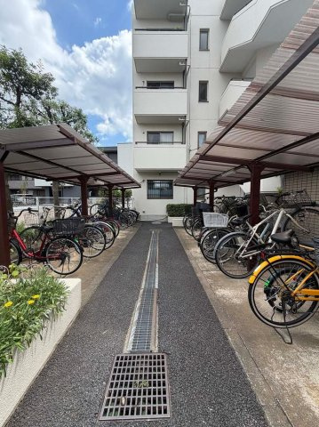 グリーンパーク高津久地の駐輪場