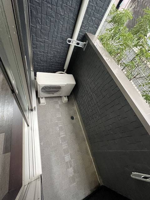 大阪市西淀川区福町２丁目のアパートのバルコニー|外からの目が気にならないバルコニーで洗濯物が干せます