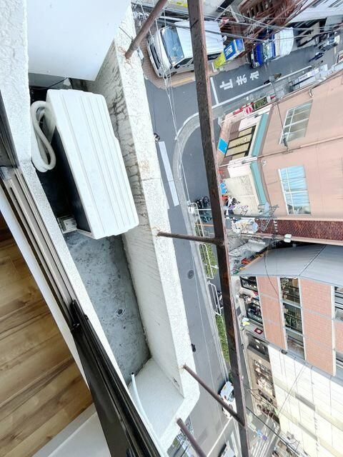 五反田明河ビルのバルコニー|暖かな日差しのふりそそぐバルコニー