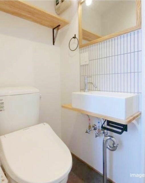五反田明河ビルのトイレ|落ち着いた色調のトイレです