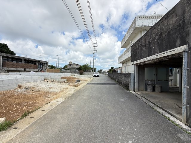 糸満市賀数（全3棟）の前面道路含む現地写真|※西側公道4.0m♪