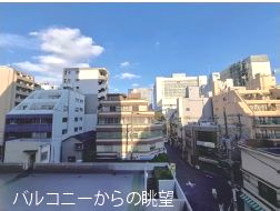 錦糸町ハイタウンの展望|手を伸ばせば、ふれることが出来そうな環境が、そのままインテリアになったような印象です。その豊かな眺望にふさわしい空間には、通風・採光にも優れ、心地よい光と風があふれています