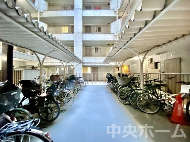 錦糸町ハイタウンの駐輪場|【自転車置き場】最新の空き状況や費用などの詳細は担当スタッフまでお問い合わせください。