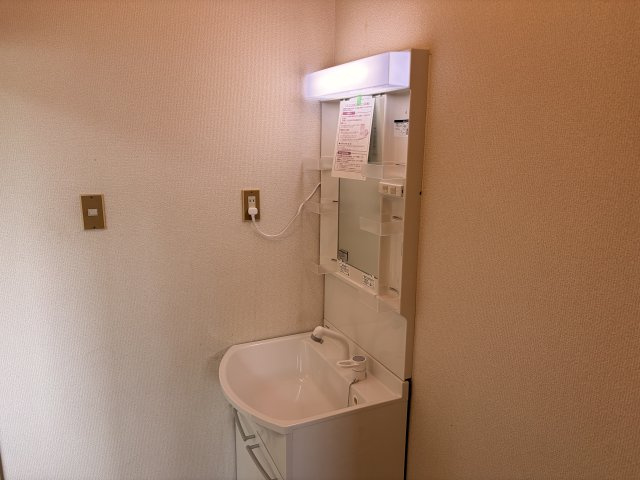 岩田コーポ　2号棟の独立洗面台
