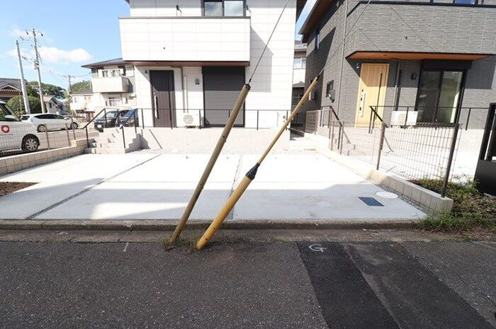 根木内戸建賃貸　Aの駐車場