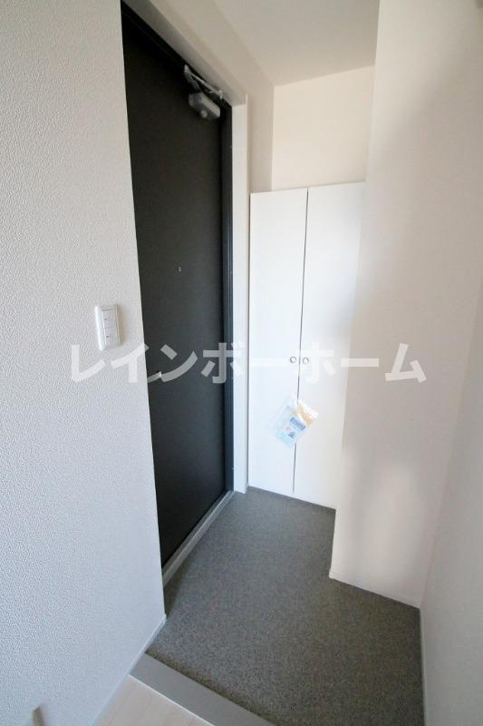 足立区綾瀬２丁目の賃貸マンションの玄関