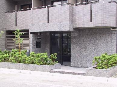 ルーブル新宿西落合参番館のエントランス