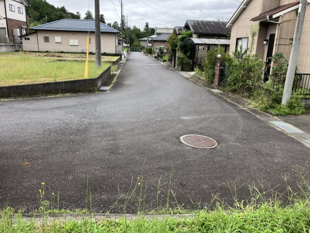 関本町関本上字石倉 売土地の前面道路含む現地写真