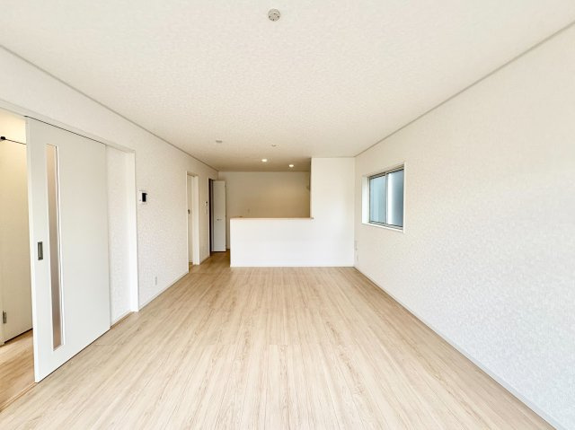 《仲介手数料半額》所沢市久米第21　全3棟　1号棟の居間・リビング|LDK18帖