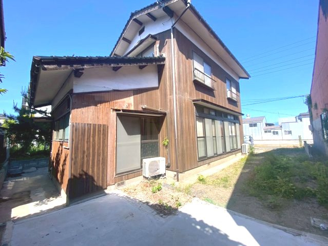 夜見町リフォーム物件【F】の外観|外壁・屋根は現状引渡しになります。