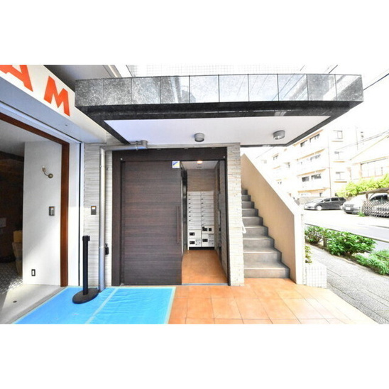 【エントランス】ラスパシオ三軒茶屋 
