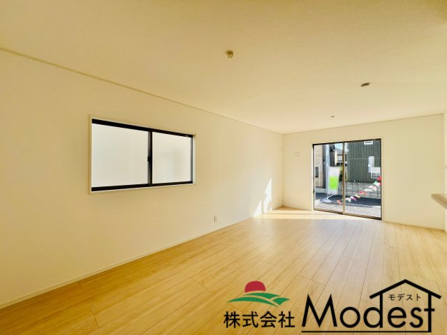 前橋市川原町の居間・リビング|家具の配置も考えやすい18帖リビング♪