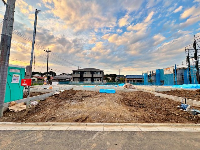 《仲介手数料半額》狭山市柏原第15　全9棟　2号棟の前面道路含む現地写真