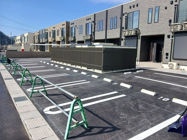 シャルム朝来の駐車場