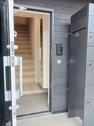 シャルム朝来の玄関