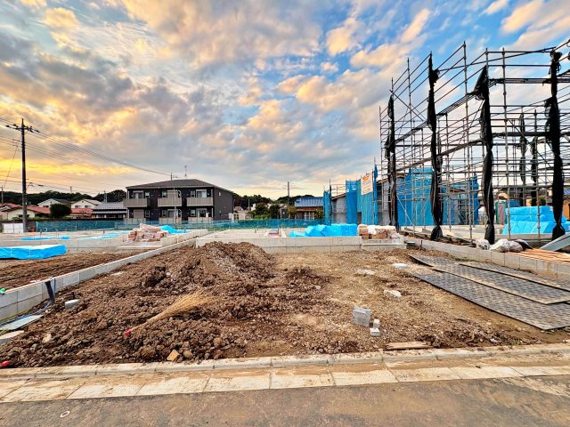 《仲介手数料半額》狭山市柏原第15　全9棟　3号棟の前面道路含む現地写真