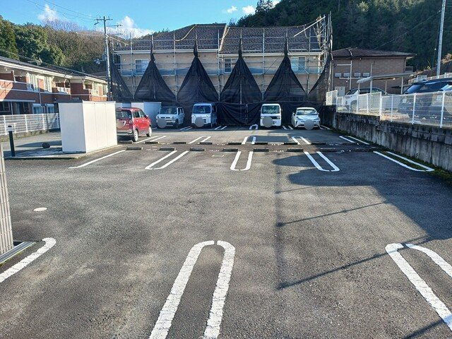 アボンデーレＡの駐車場