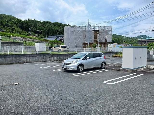 アボンデーレＢの駐車場