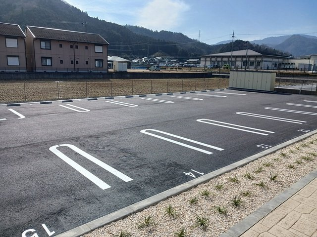 モルゲン・チェーロの駐車場