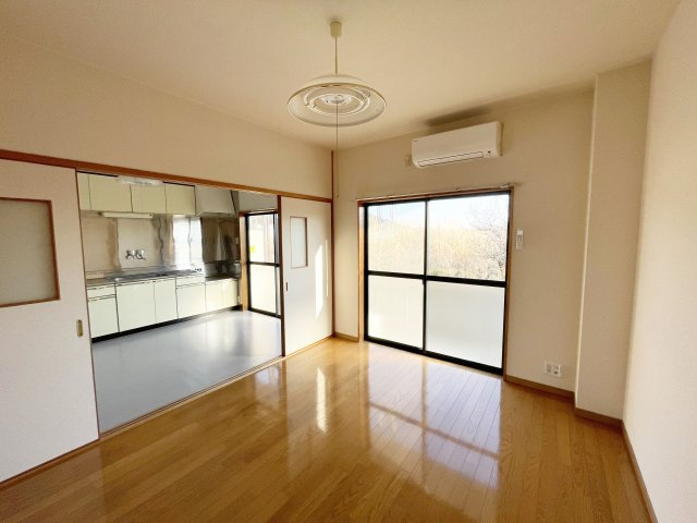 【居間・リビング】 | レジデンスQ’ｔｙ1 | ※同物件、別のお部屋の写真です。設備は現況に従います。