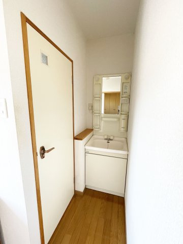 【独立洗面台】 | レジデンスQ’ｔｙ1 | ※同物件、別のお部屋の写真です。設備は現況に従います。