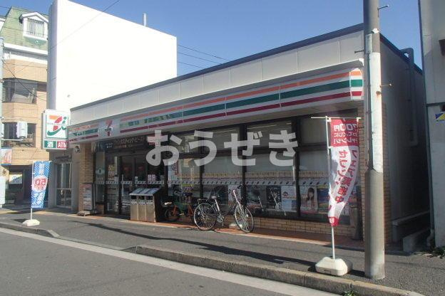 Ｋ＆Ｗ　ｂｌｄｇの周辺