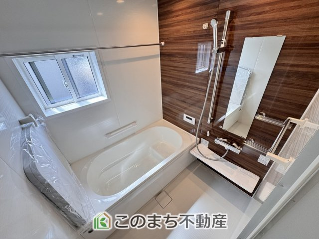 ワイウッドコート宇都宮市駒生町第5期の浴室|ゆったりと入れるフルオートバスはお子様との団らんバスタイムが楽しめます♪
足を伸ばしてゆったりくつろげる１坪バスルームです☆
