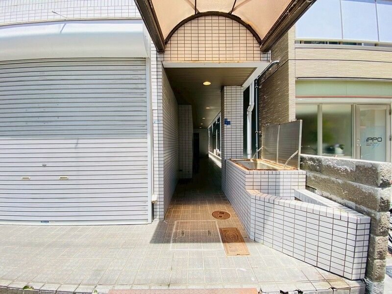 サンスリーハイツ柏里のエントランス|建物の内部です