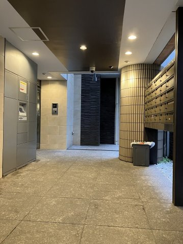 プライムアーバン新宿落合のエントランス|落ち着いたエントランスです