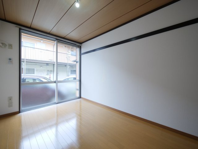 ハイツ今在家A棟の洋室|※写真は別の部屋のものです。