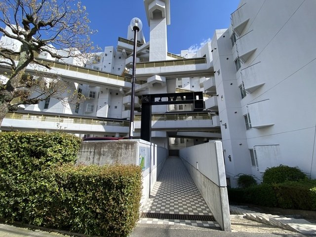 千里山ロイヤルマンションA棟の玄関