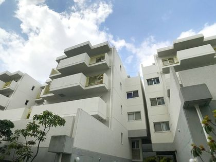 千里山ロイヤルマンションA棟の外観