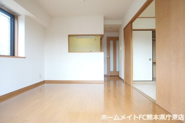 熊本市東区下南部１丁目の賃貸マンションの居間・リビング