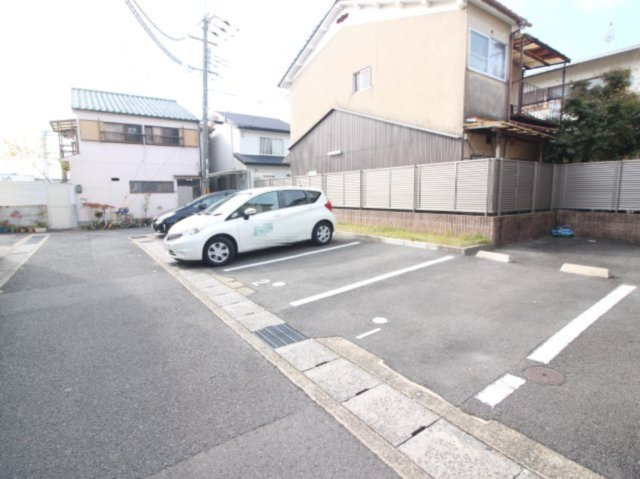 サファイア長岡天神の駐車場