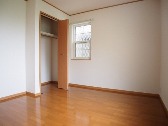 【内装】 | ブルーベイｕｃｈｉｊｕｋｕ５ | 明るい色調の室内です