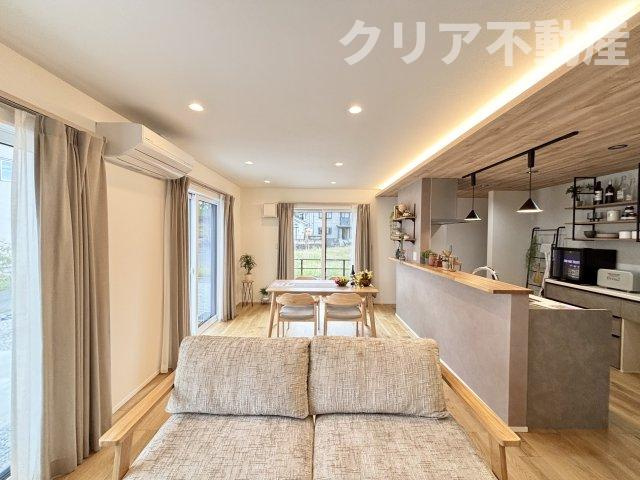 【居間・リビング】 | エアコン4台！吉岡町未入居戸建て