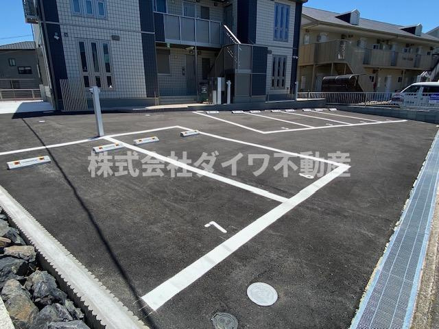 リベルテ石神の駐車場