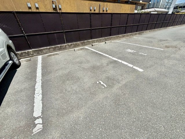 リノスタイル姫路北条の駐車場
