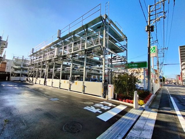 レーベン古河REFAIMEの駐車場