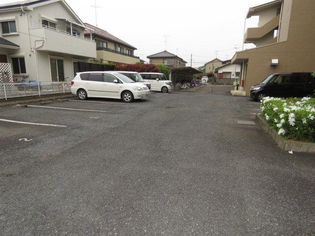 Repos的場壱番館の駐車場
