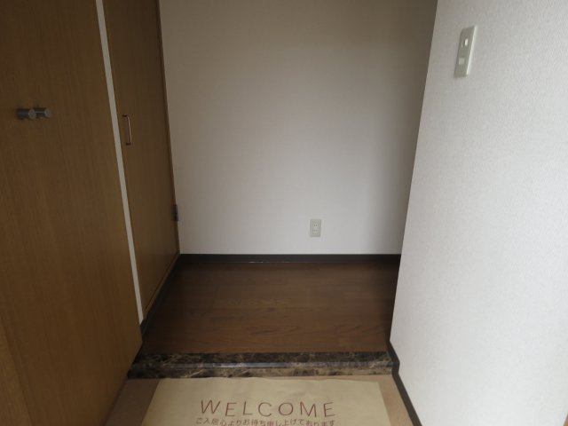 Repos的場壱番館の玄関|反転タイプ