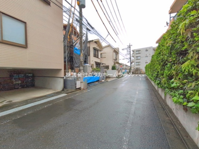 【前面道路含む現地写真】 | 東大和市奈良橋5丁目　新築戸建　【全1棟】