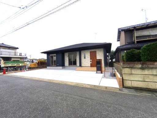 深谷市緑ヶ丘　人気の平屋建　駅徒歩11分の駐車場